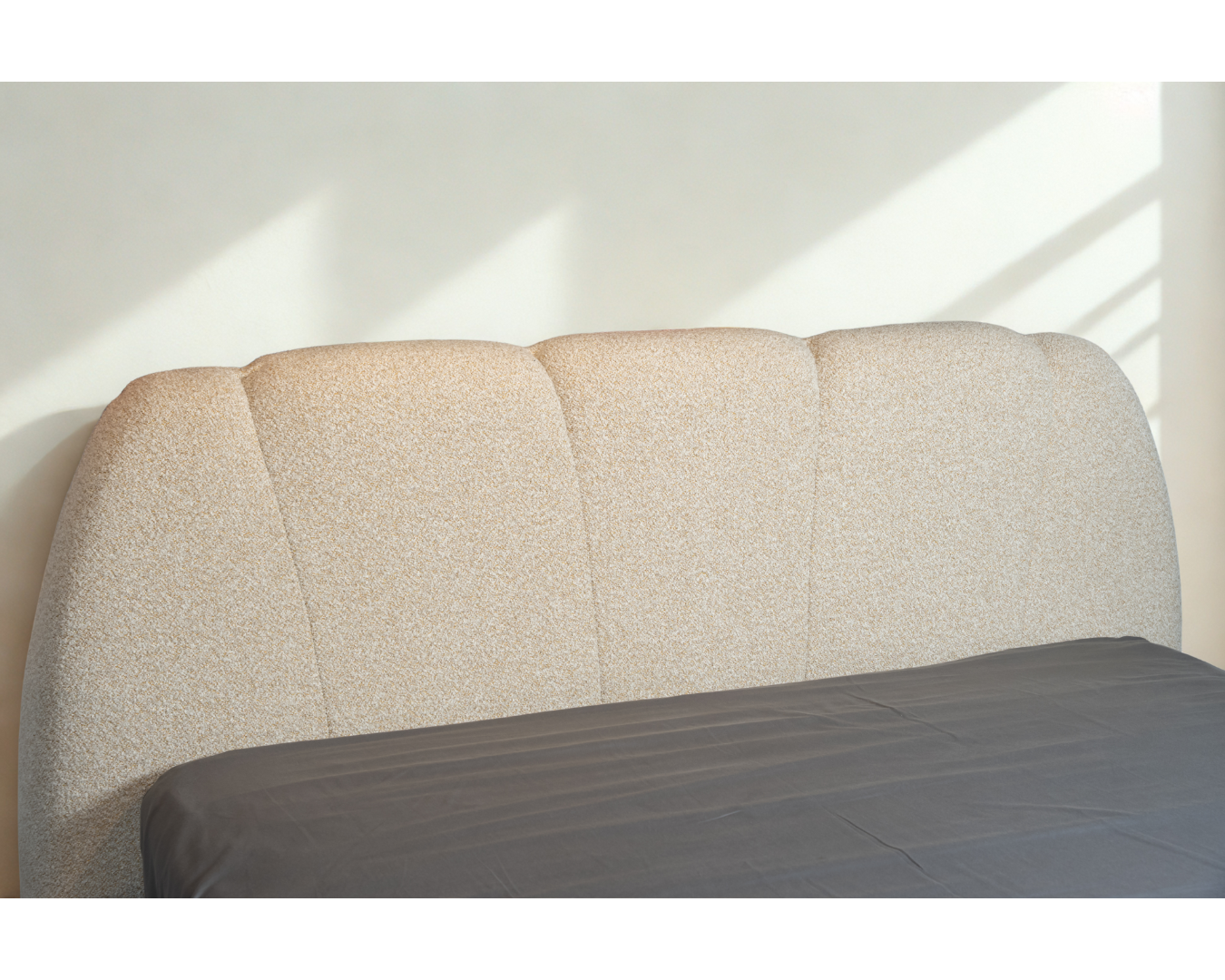 Astrid Bed in Fabric (Beige)