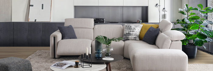Leather Sofa Styling: Throw Pillows, Rugs, and Other Accents