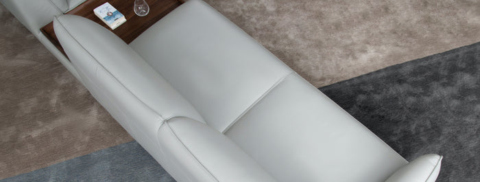 Pairing Leather Sofas with Different Flooring: From Hardwood to Carpets
